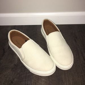 American Eagle slip on shoes